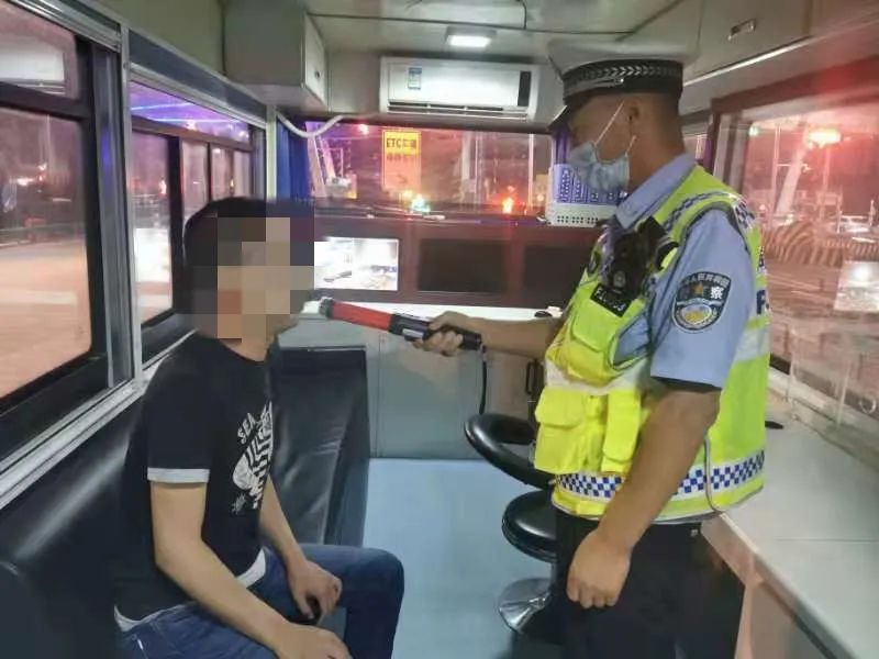 酒后别驾车 后果很严重