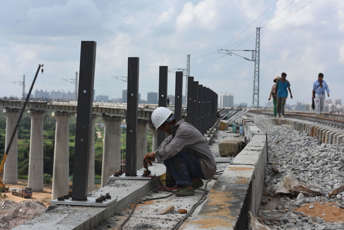 公路和铁路项目征地拆迁如何补偿？