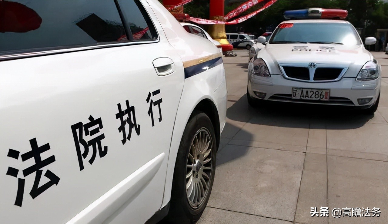 对方欠钱不还，打官司如何让他承担诉讼费律师费？