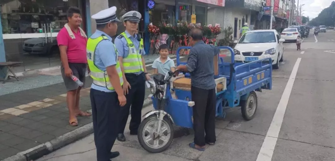 电动车、三轮车载人有什么标准?按照标准载人,上路才能不被罚