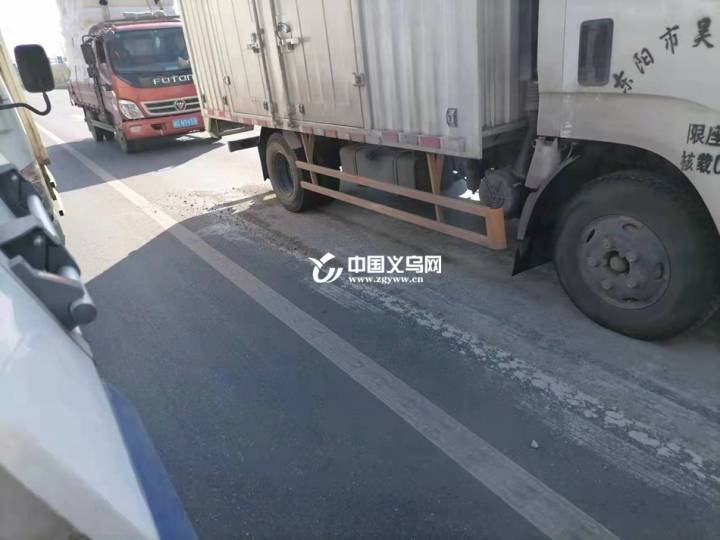 将道路弄“花了脸”义乌这两位肇人员相继受罚