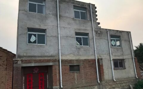 关于农村房屋拆迁补偿标准，地方法律是这样规定的