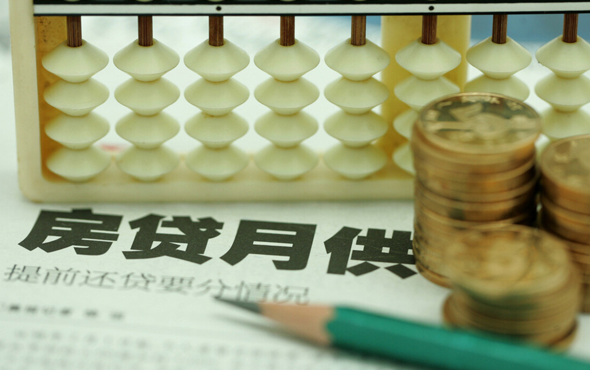 公司压一个月工资？违法