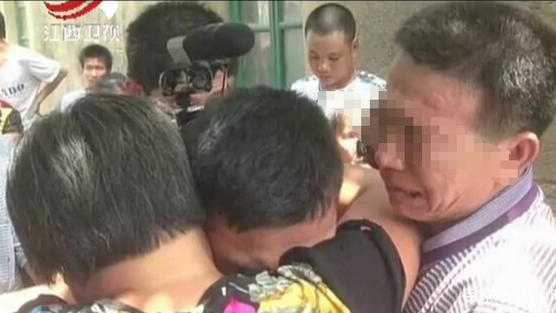 很不理解：购买赃物是销赃罪，购买儿童的人怎么就成了养父母？