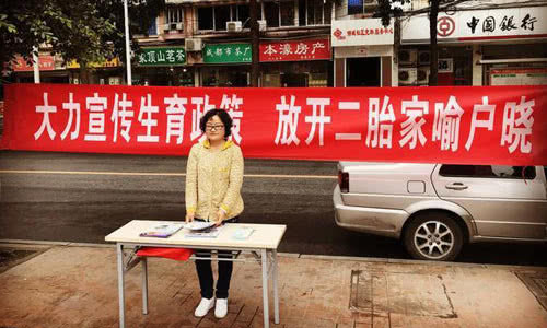 “二胎政策”全面放开，国家鼓励“多生”却不敢生，育儿成本太高