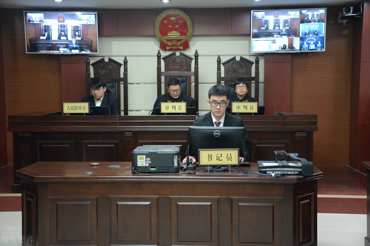 二人共同犯罪,分别被判六个月有期徒刑和六个月拘役,有啥区别?