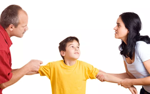 夫妻离婚时孩子的抚养权法院会怎么判？