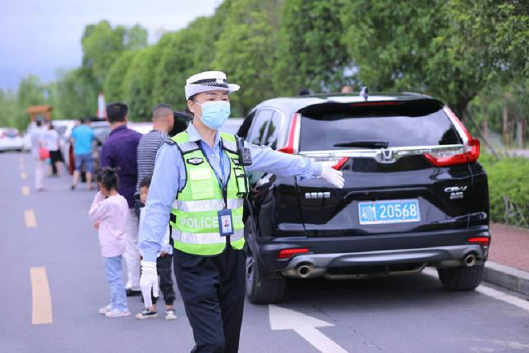 再过几天，高速又将迎来免费通行，这次超速、违停处罚都有了变化