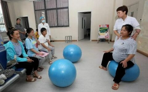 延产假、发补贴……20多个省份修改计生条例鼓励生娃
