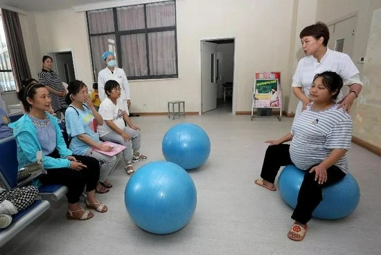 延产假、发补贴……20多个省份修改计生条例鼓励生娃