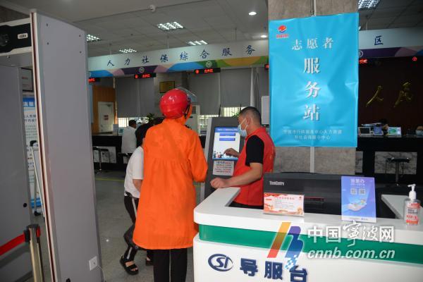 从“两头跑”到“不用跑”本月起养老保险关系省内无需转移