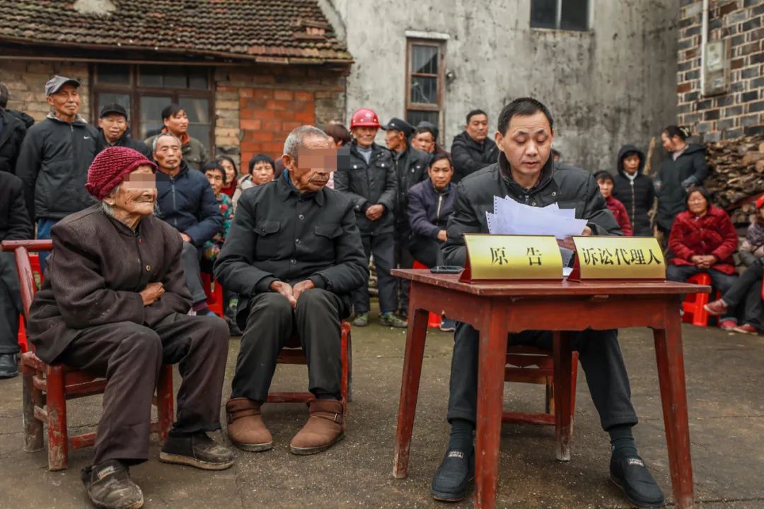 老人诉请子女每月赡养费300元,法官“破防”后发出灵魂拷问