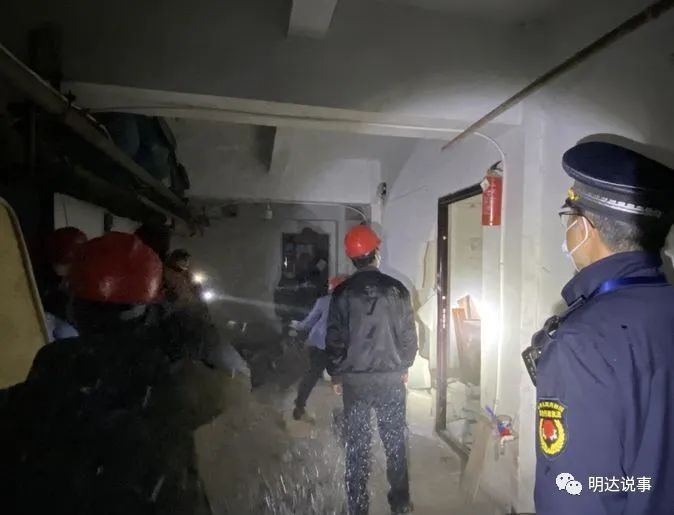 温州一小区地下室惊现群租房,现场……