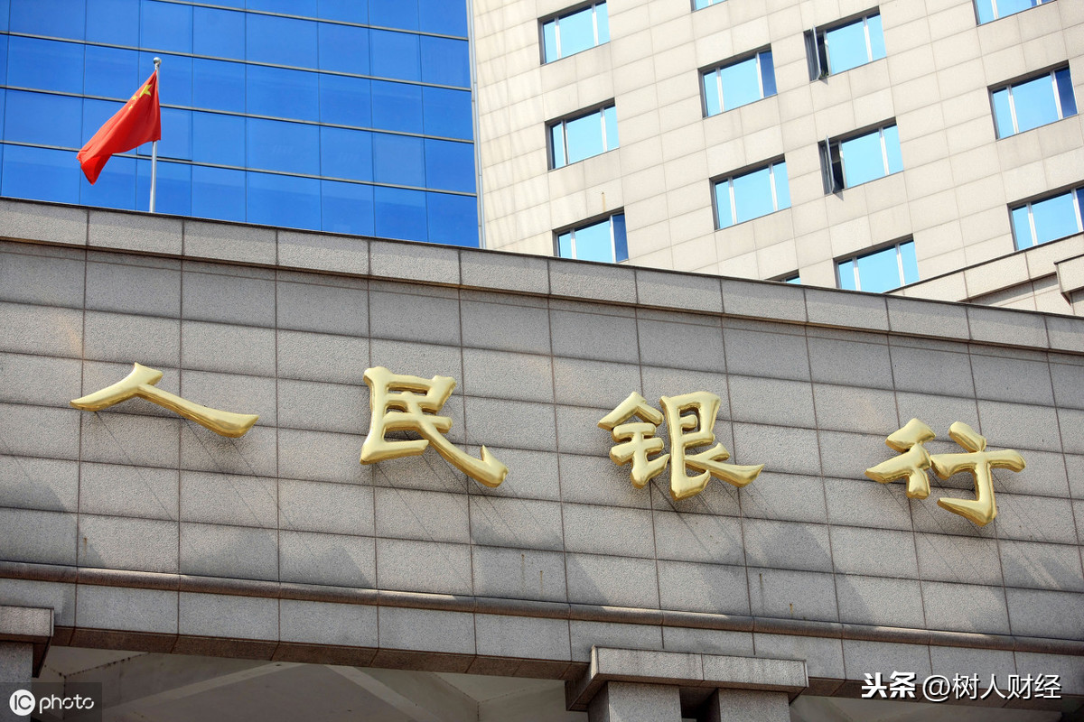 在银行做跨行转账汇款，怎么做又快又省钱？