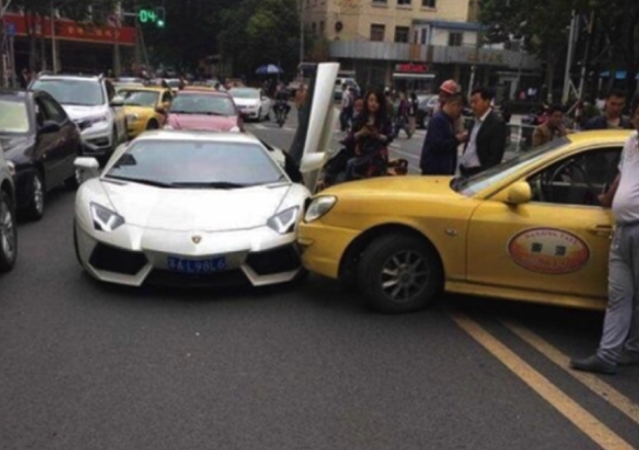 追尾一定是后车全责？交警：这4种追尾后车无责，别傻傻掏钱赔偿
