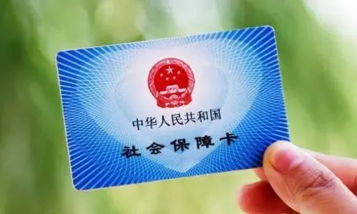 服刑人员入狱能继续交社保吗？家属能帮忙交吗？