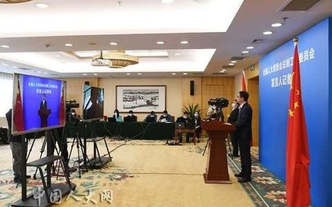 妇女权益保障法修订草案增加规定：明确不得因婚、孕、产等情形限制女职工晋职晋级