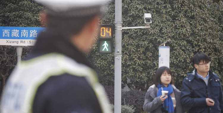 行人闯红灯、非机动车违法被电子警察抓拍！“上海交警”APP上可缴费处理
