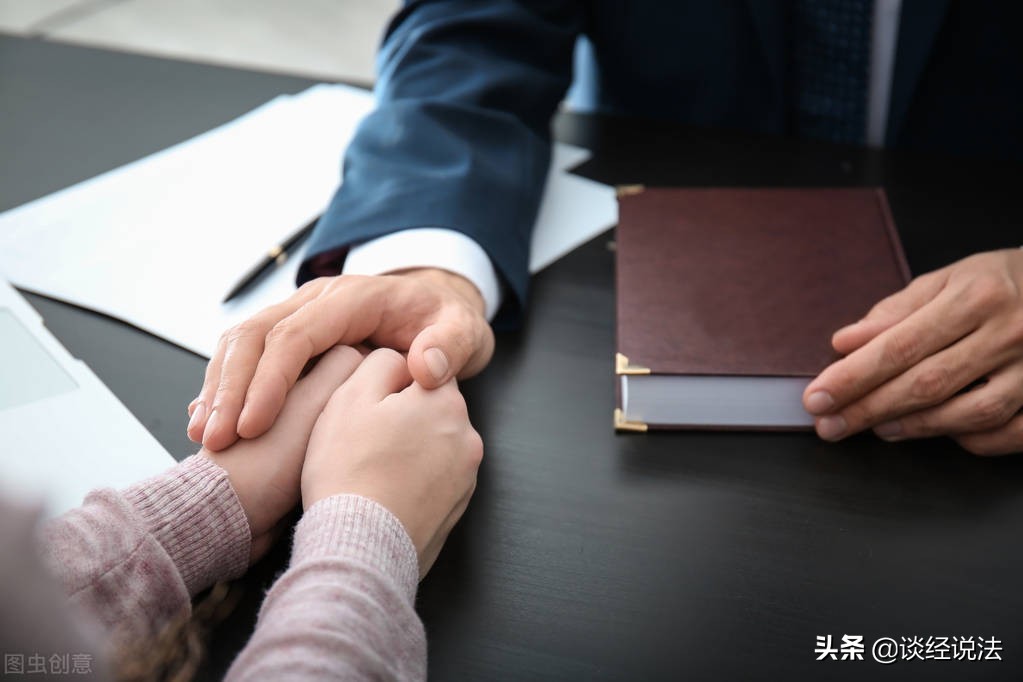咨询律师也收费？这个备受争议的问题你如何看？