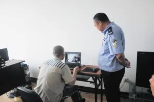 服刑人员入狱能继续交社保吗？家属能帮忙交吗？