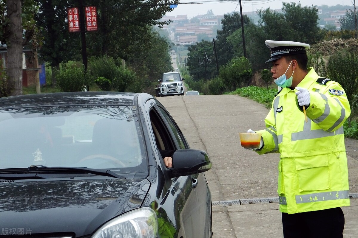 交通事故中，交警扣留事故车辆的相关知识