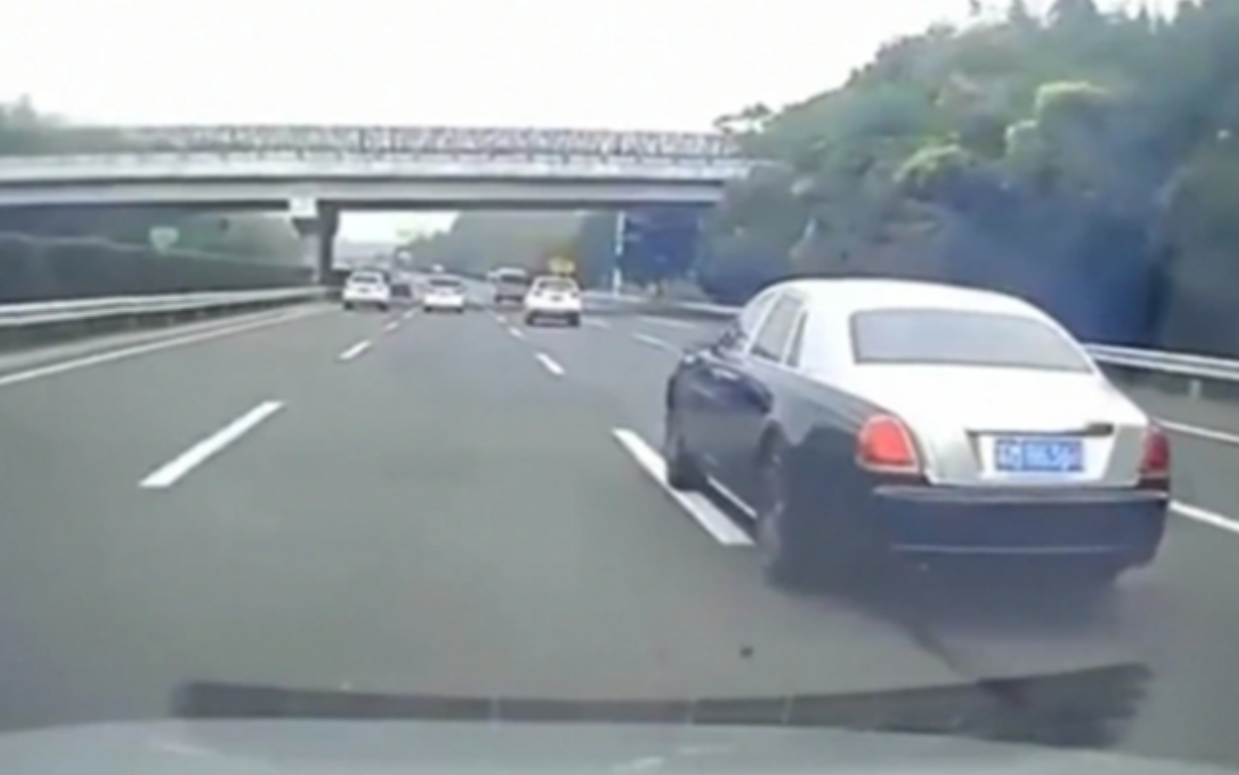 追尾一定是后车全责？交警：这4种追尾后车无责，别傻傻掏钱赔偿