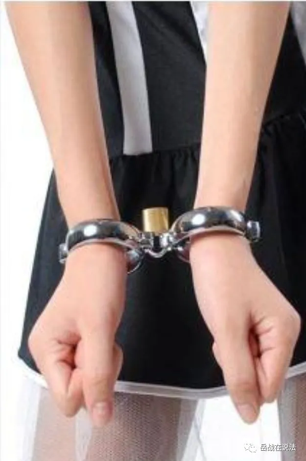 讲案例,说说吸收犯和牵连犯哪点事