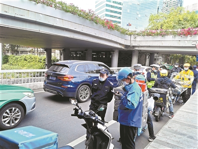 外卖骑手撞人 为何追责赔偿难