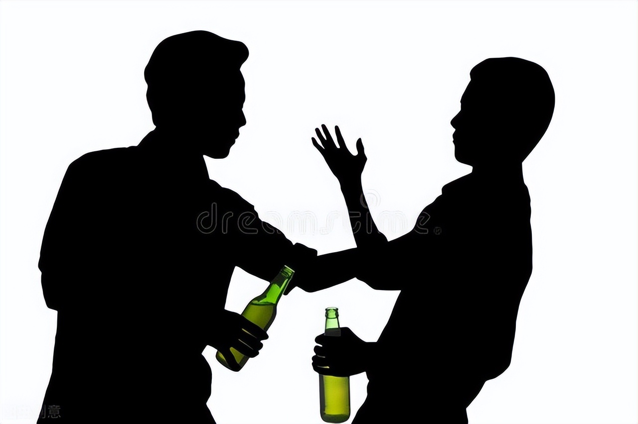 朋友把人打成轻微伤，现在被刑拘了，会判刑么？能判多久？