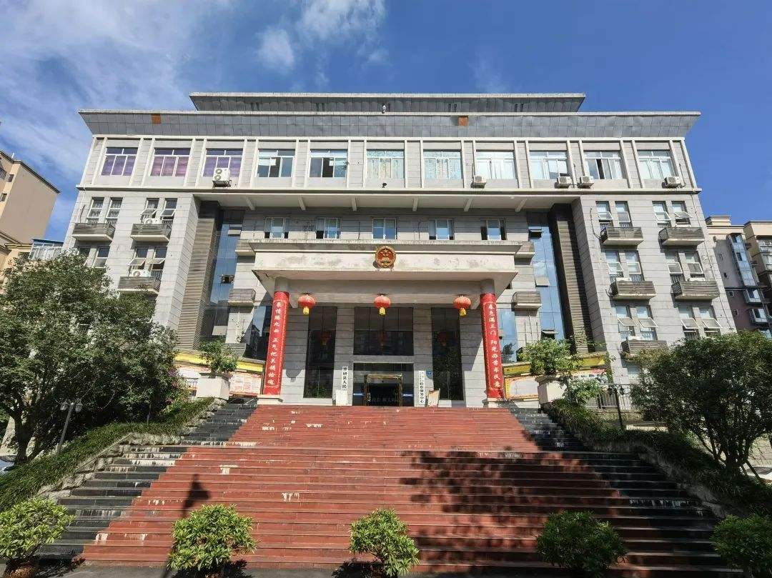 四川乡村教师“强奸”入狱12年，35年后改判无罪，赔偿至今无着落