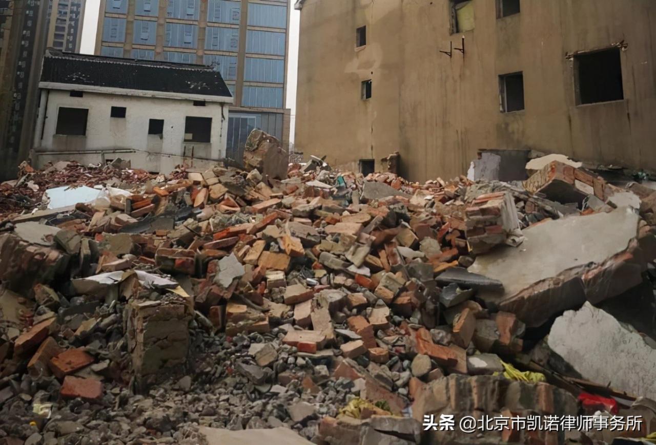 哪些情形下可以收回国有土地使用权？收回时需要给予当事人补偿吗