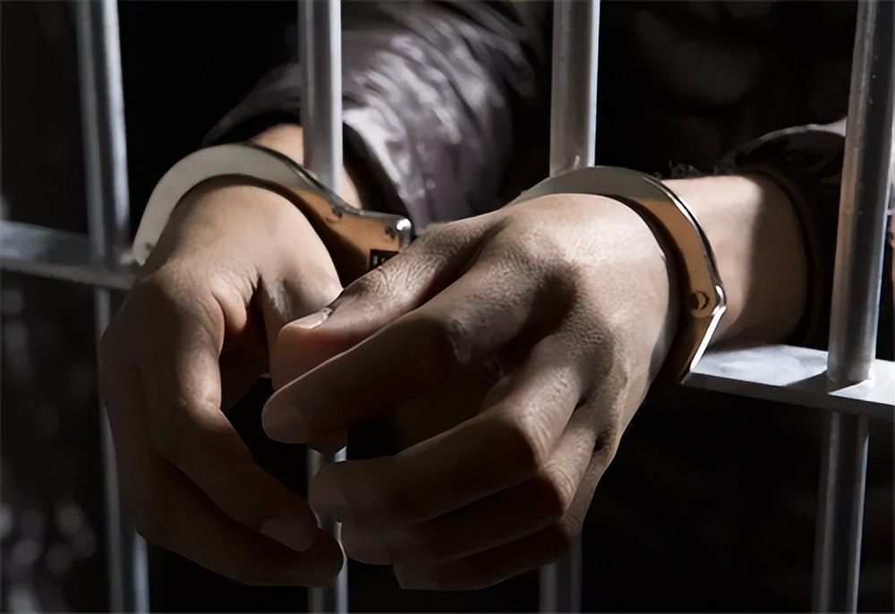 案件：小偷凭嗅觉定位车库盗走24瓶茅台，盗窃他人财物怎么量刑