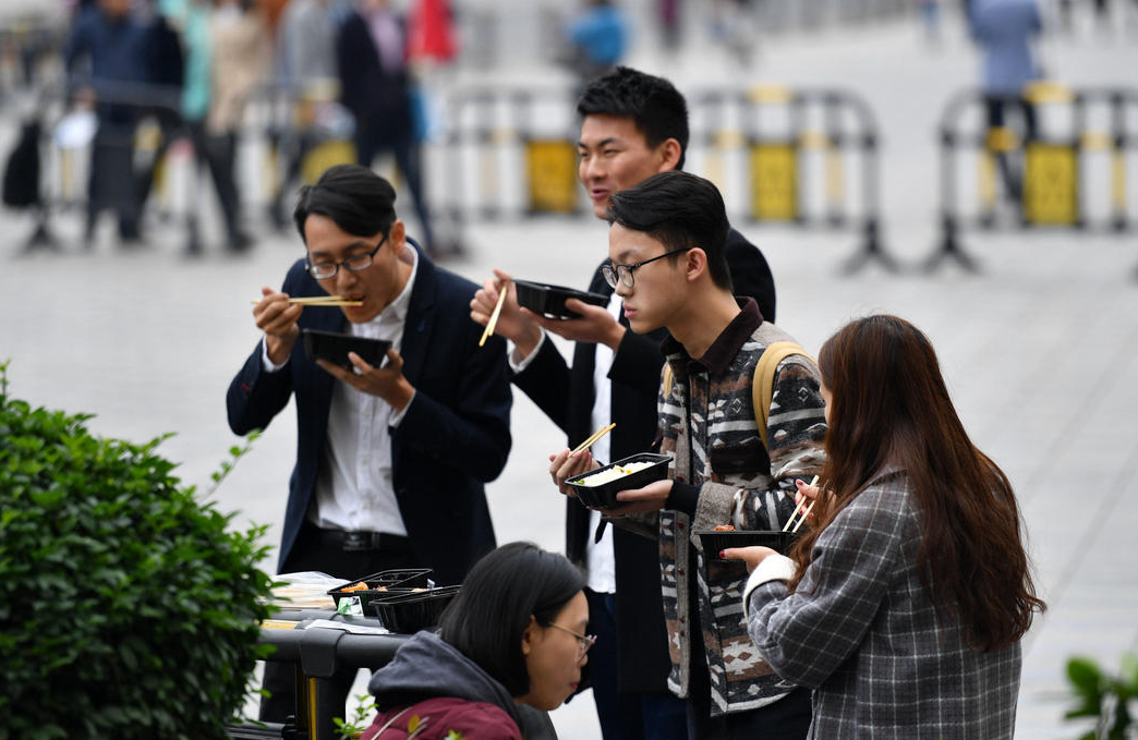 上海落户政策条件放宽,部分毕业生可直接落户,应把握住机会