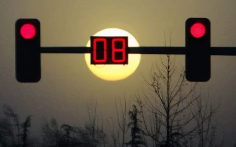 救护车不管什么时候都能闯红灯？答案是否定的