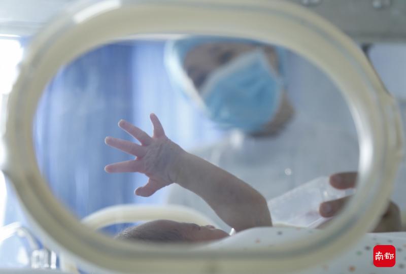 顺势调整生育保险政策，让民众增利企业减负