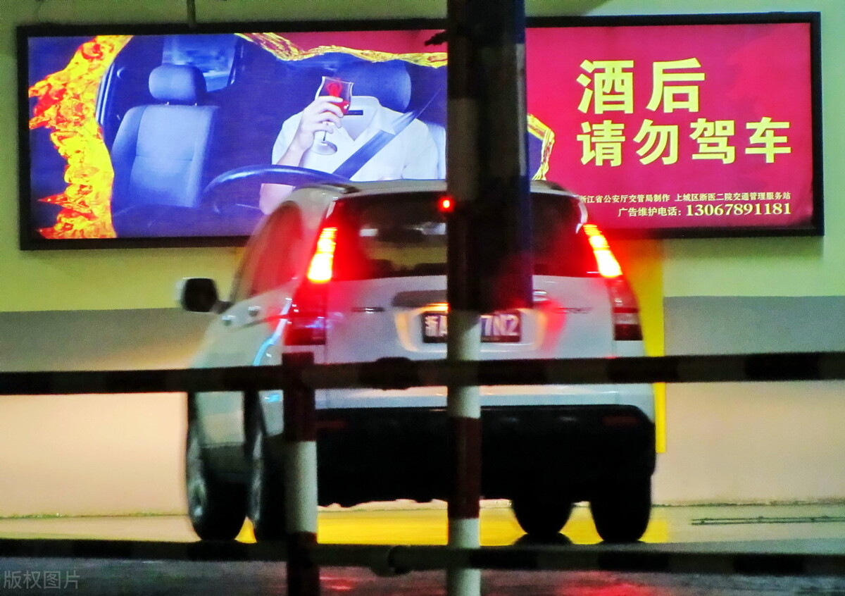 酒后肇事逃逸，后又自首，会受到怎样的处罚？