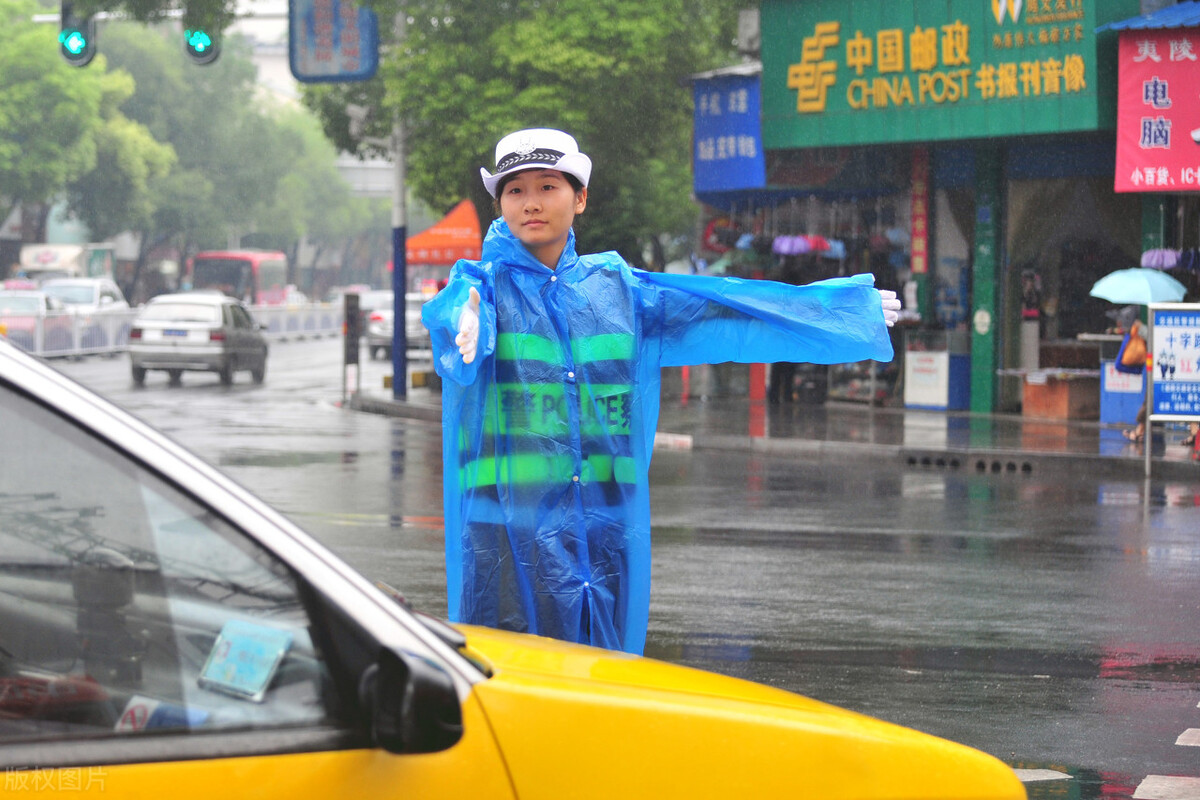 交通事故中，交警扣留事故车辆的相关知识