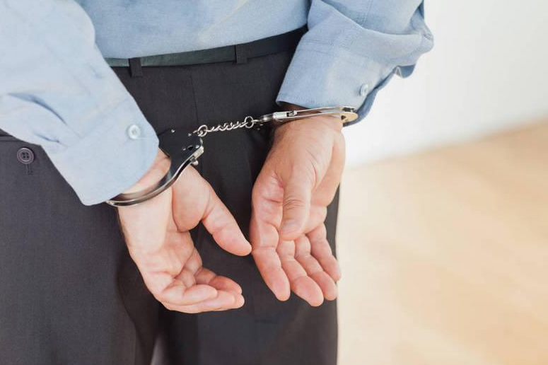 别把辅警不当警察，袭击辅警同样涉嫌构成袭警罪！