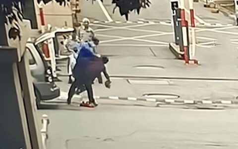 央视网评｜城管施暴为何一再上演？