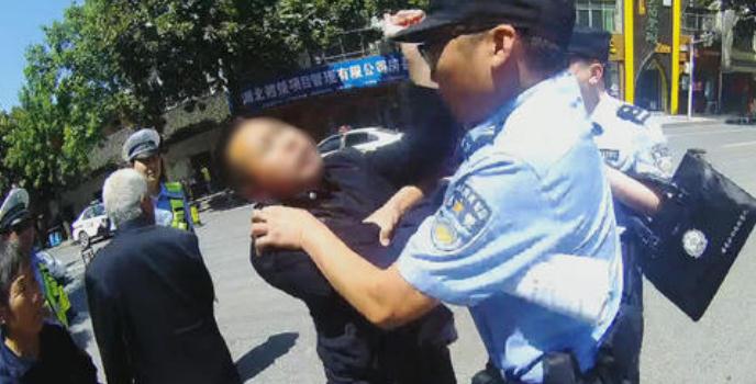 2021年警察打人怎么投诉？警察打人我还手了算袭警吗？