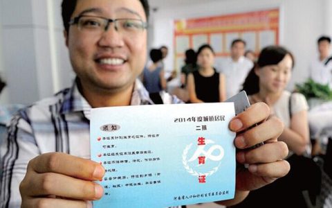 二孩还没生三孩政策就来了！除了“能不能生”，“放心生”成难点