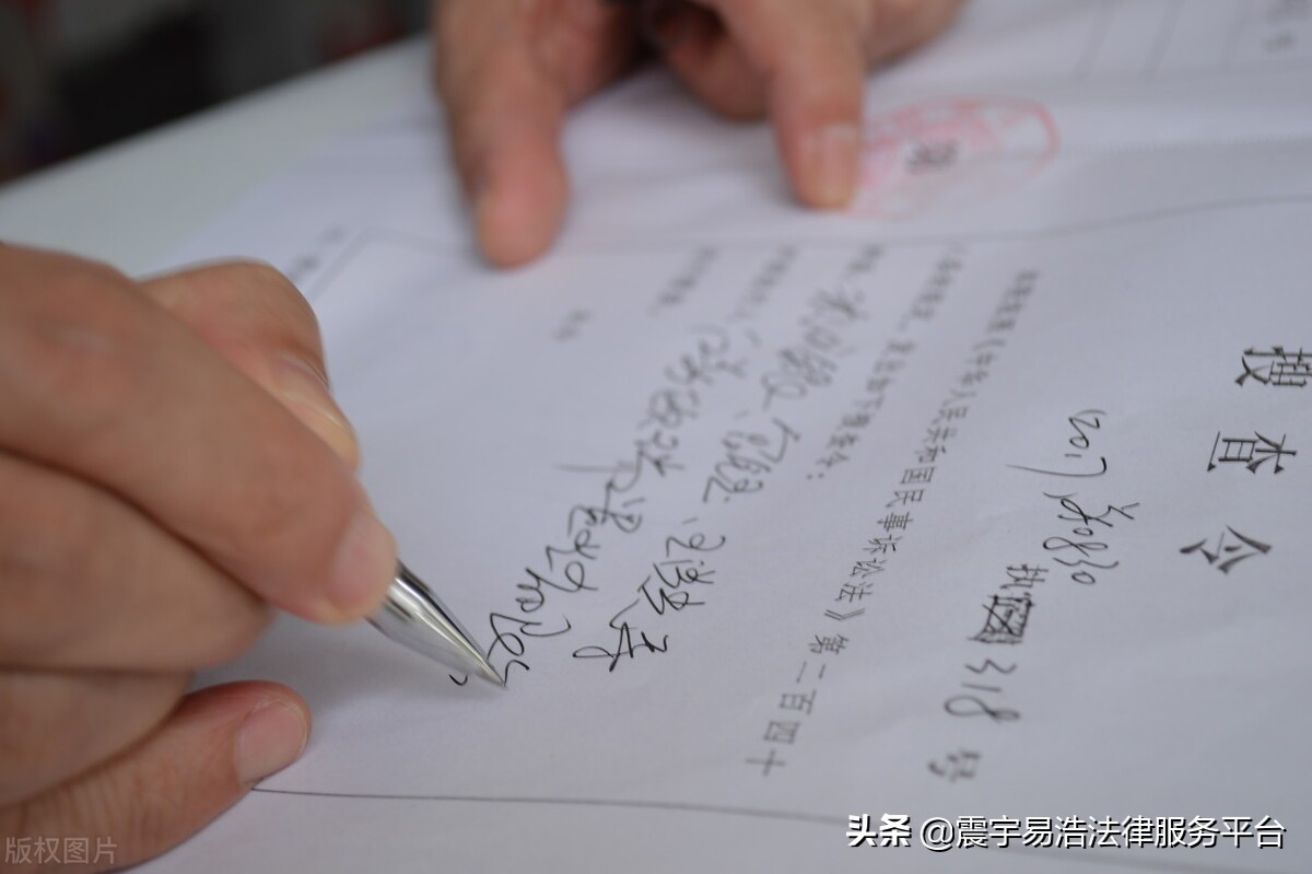 法院传票!收到法院传票不出庭有什么后果?传票送不到能开庭吗?