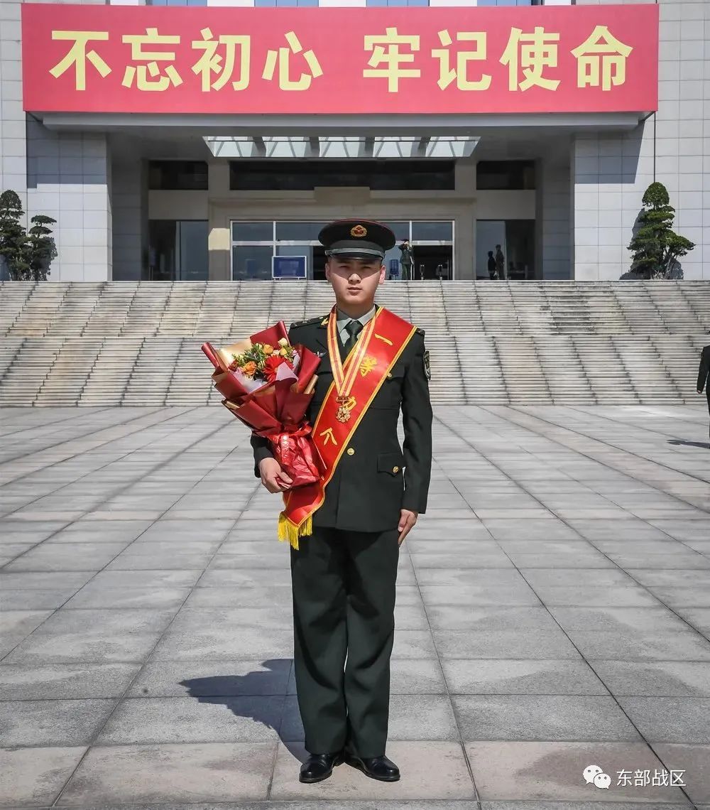 “95后”中士荣立一等功,喜报到家