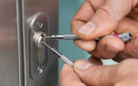 刑释人员终身禁入开锁业？法学学者致信全国人大改变限制从业
