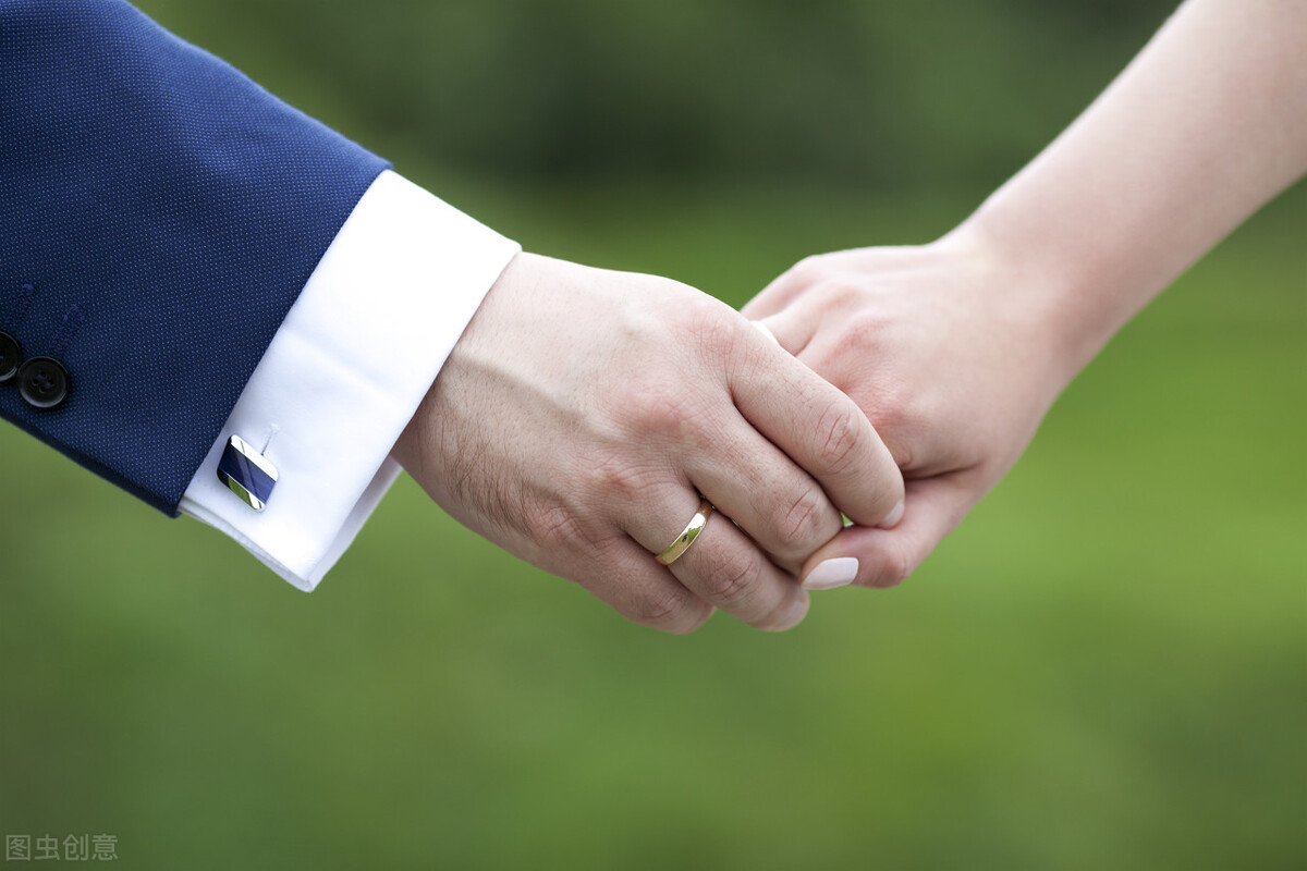 婚姻律师咨询：生前隐瞒妻子将全部财产转给初恋，发妻能要回吗？