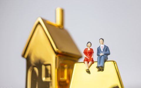 婚后买房属于共同财产吗？看完这几点你就明白了