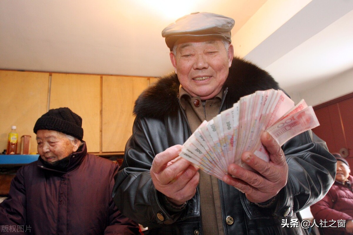 6月份，符合条件的高龄人员可以领到5000元生活补助，请转告家人