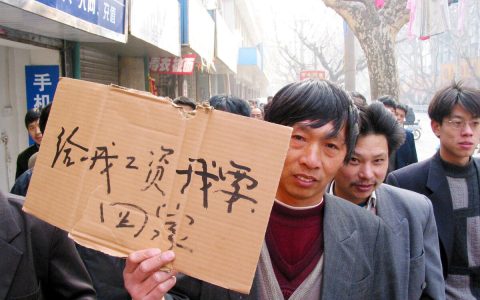 老板拖欠农民工的血汗钱，教你三招，几乎不花钱，就可以拿到报酬