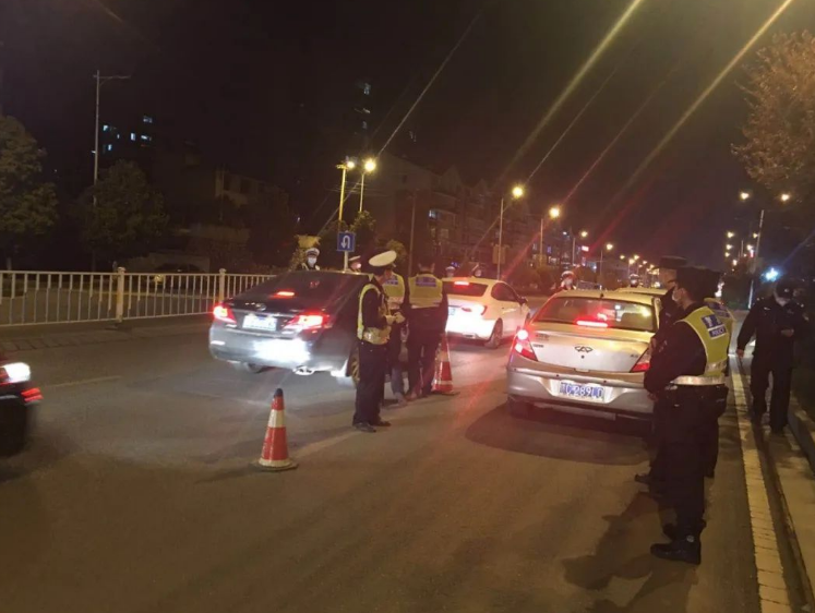 交警提醒：这5种违章行为，一次扣12分，有车的要注意