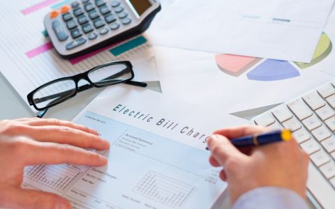 企业进行效益审计应注意哪些问题？